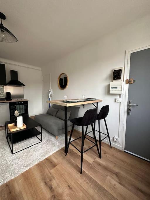Appartement Proche Paris Et Metro - Parking Prive Maisons-Alfort Buitenkant foto
